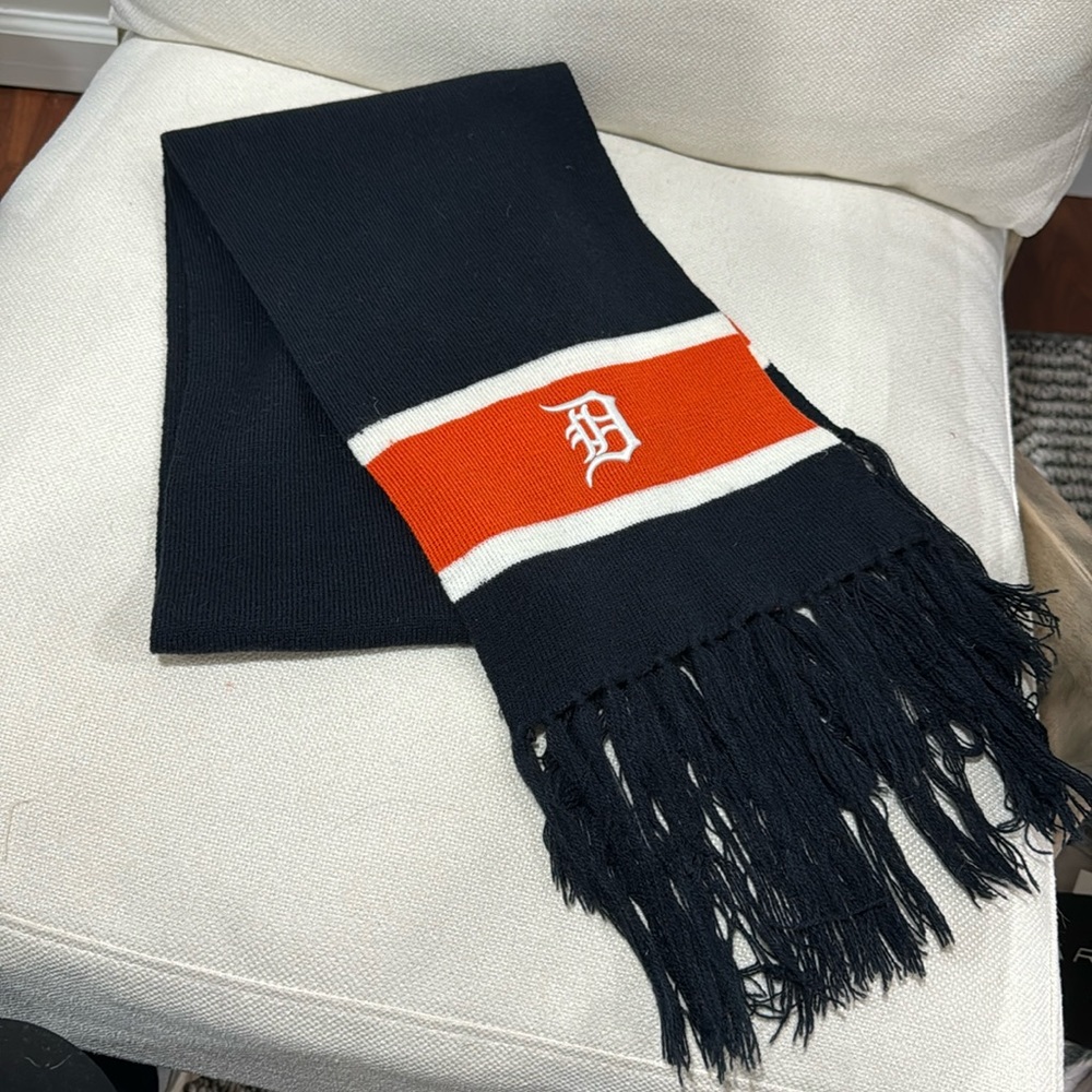 Detroit tigers scarf
